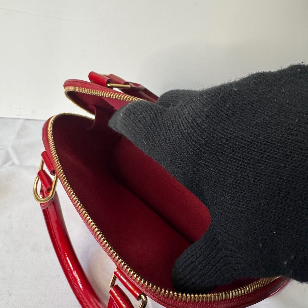 LOUIS VUITTON RED VERNIS ALMA BB - Picture 9 of 10